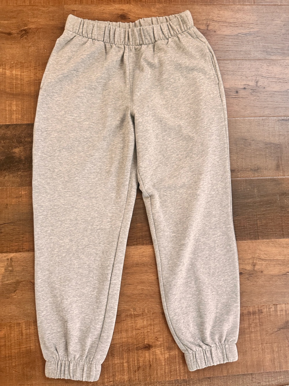 The gap women’s Heather grey joggers size medium inseam 27 front rise 12